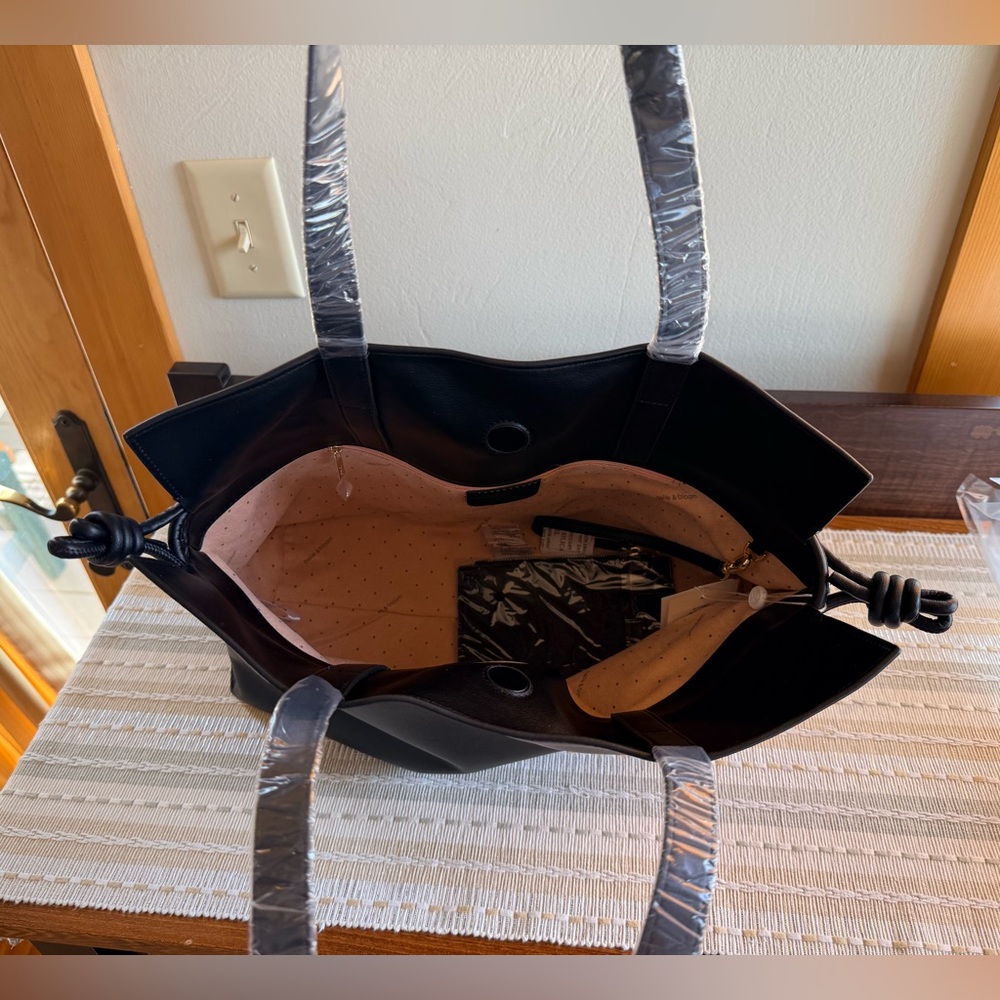 🔥NWT‼️ Belle and Bloom C'est La Vie Genuine Leather Black Tote Bag ✨✨✨ - Picture 11 of 14